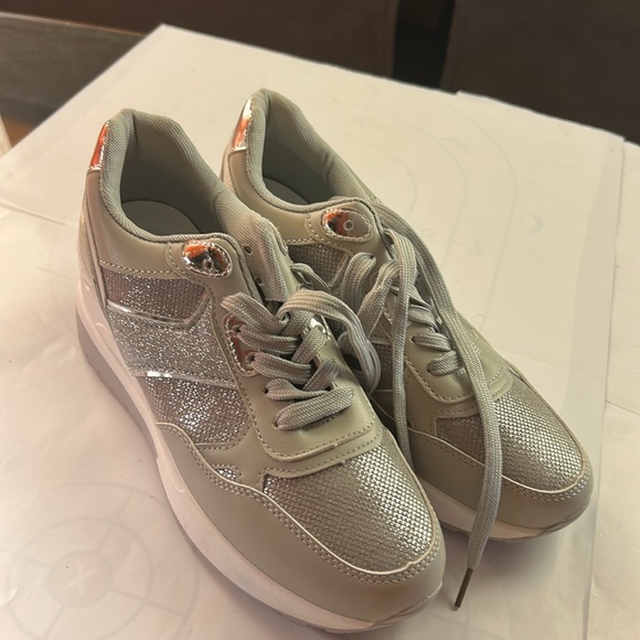 Ninety Union Relax 2 1/2" Wedge Sneaker Size 8 - Picture 1 of 14